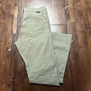 Wrangler Men's Khaki Chinos